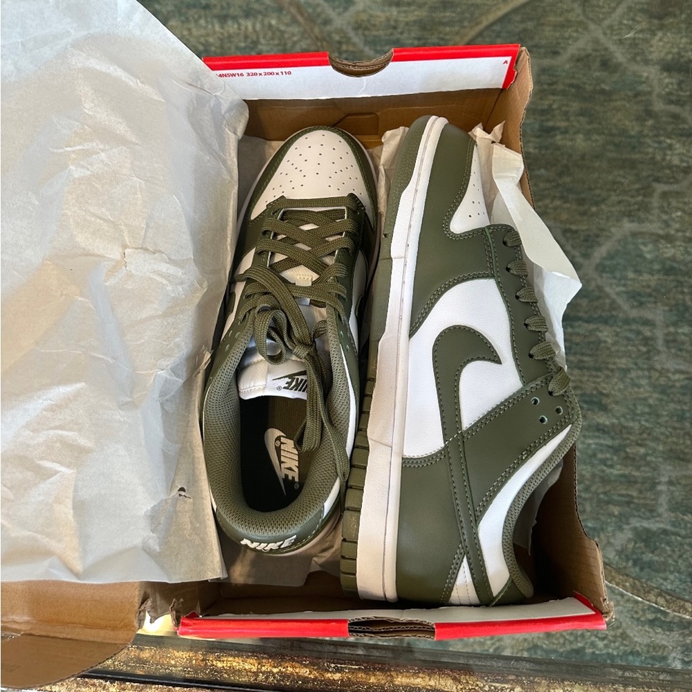 Nike Dunk Low Medium Olive DD-1503-120 Women’s Size 10.5 / Men’s Size 9 NIB